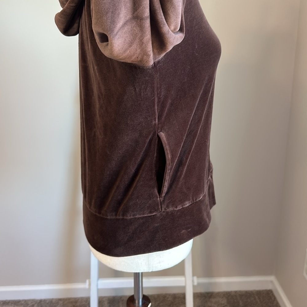 N.Y.L. Chocolate Brown Velour Hoodie with Blue Striping on Arms Size Medium GUC - Picture 8 of 17